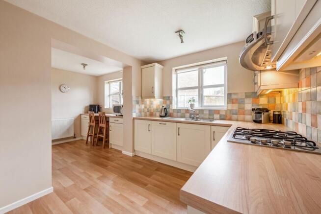 Wyvern Close, Tangmere, PO20 photo 4