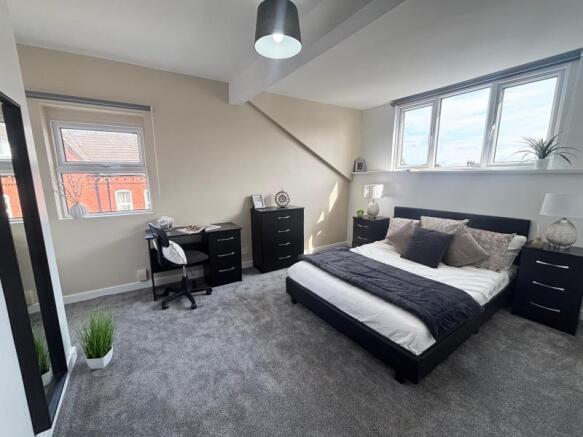 4 bed Terraced to rent Image 9