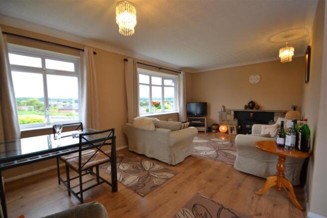 Lounge / Dining Room