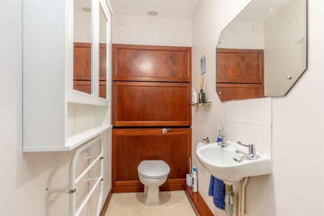 Carfax Court Redland Bathroom.jpg