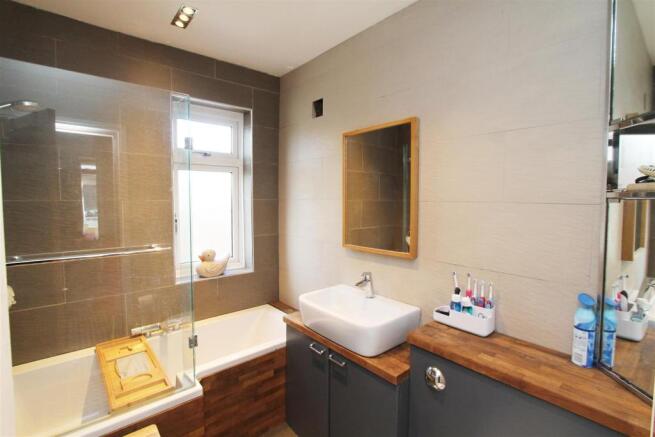 Bathroom.JPG