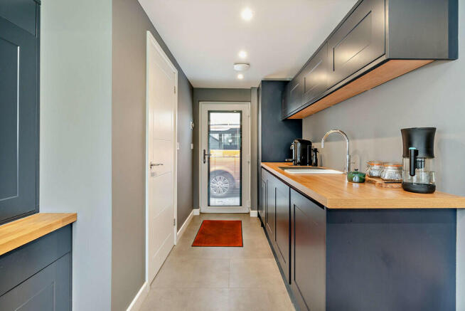 8587691-interior2...