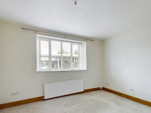 3 bed Semi-Detached to rent Image 4