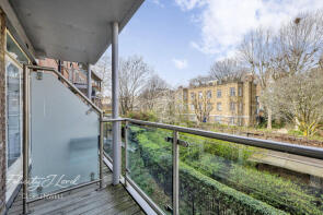 Flat 40, The Nautilus Building, Myddelton Passage, London EC1R 1XW