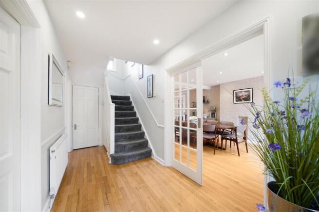 39 Deacons Hill Road Elstree Borehamwood WD6 3HZ -