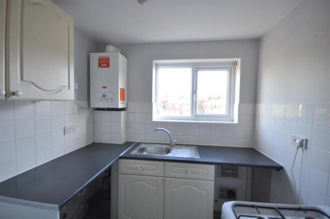 2 bed Apartment to rent Image 4