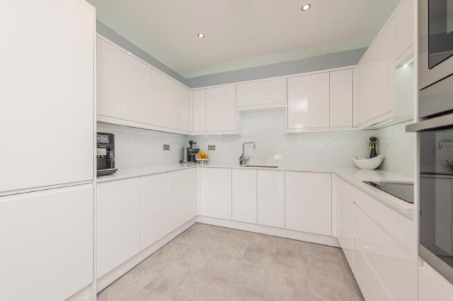 4 bed Town House for sale Image 10