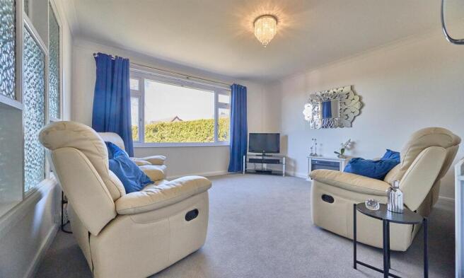 Lounge to front