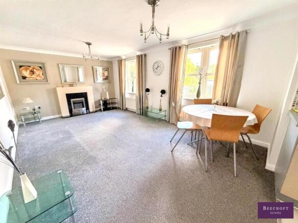 2 bed Flat for sale Image 5