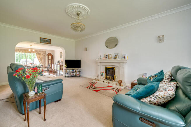 4 bed Detached for sale Image 12