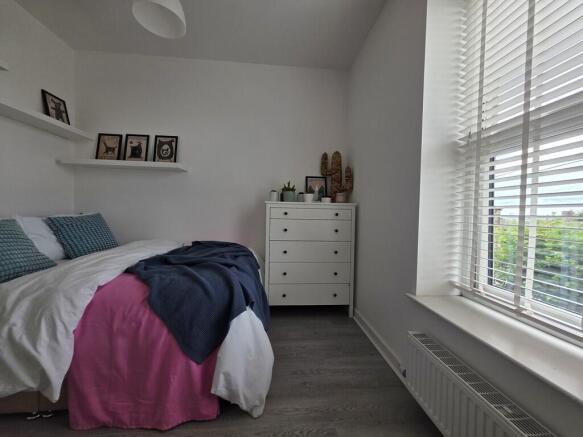 2 bed Terraced to rent Image 5