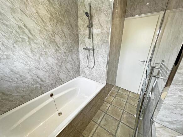 Bathroom.JPG