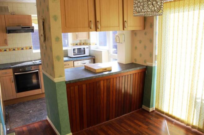 KITCHEN / DINING ROOM