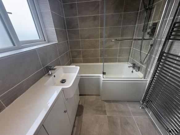 4 bed Detached for sale Image 5