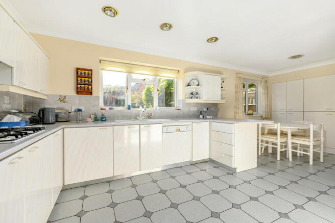 4 Medlar Drive (5...