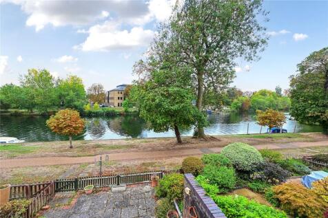 Island Close, Staines, Surrey, TW18