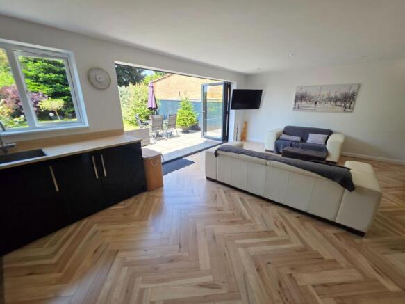 4 bed Detached for sale Image 8