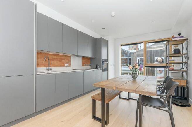 3 bed Town House for sale Image 7
