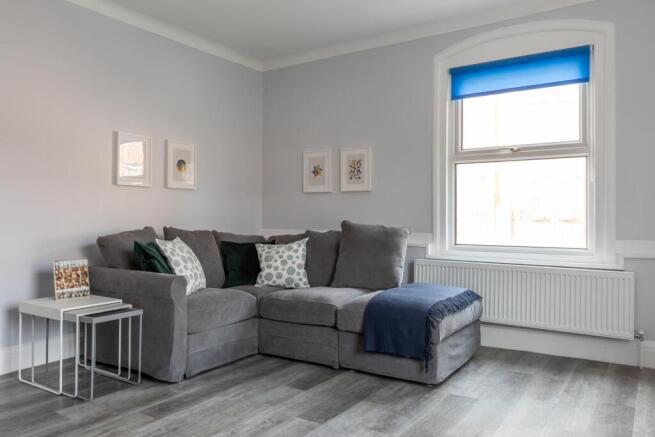 4 bed Flat to rent Image 5