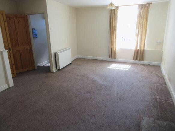 Lounge to hall