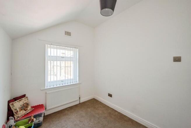 3 bed Terraced for sale Image 12