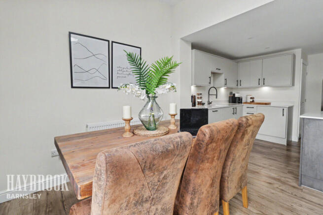 3 bed Semi-Detached for sale Image 8