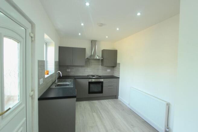3 bed House to rent Image 10