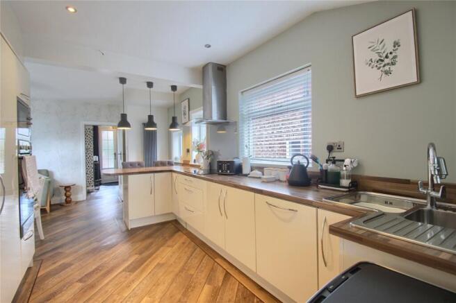 3 bed Semi-Detached for sale Image 9