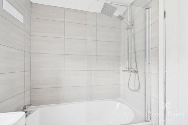 2 bed Semi-Detached to rent Image 11