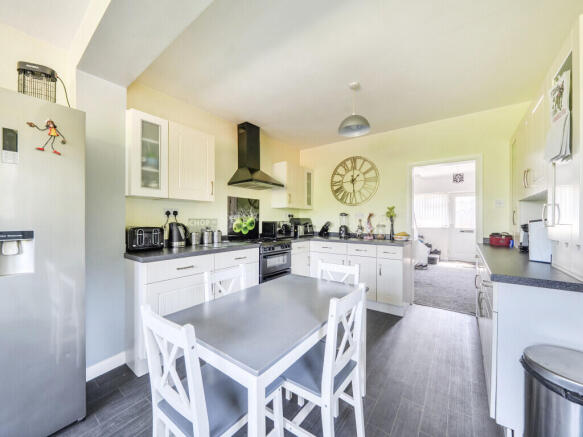4 bed Detached for sale Image 10