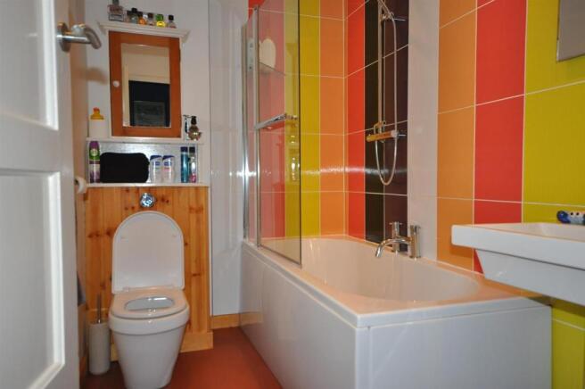 FAMILY BATHROOM