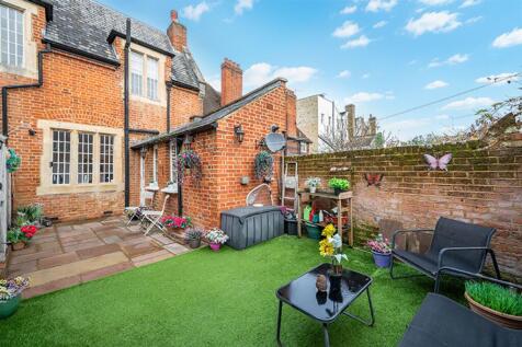 West Street, Ewell, KT17