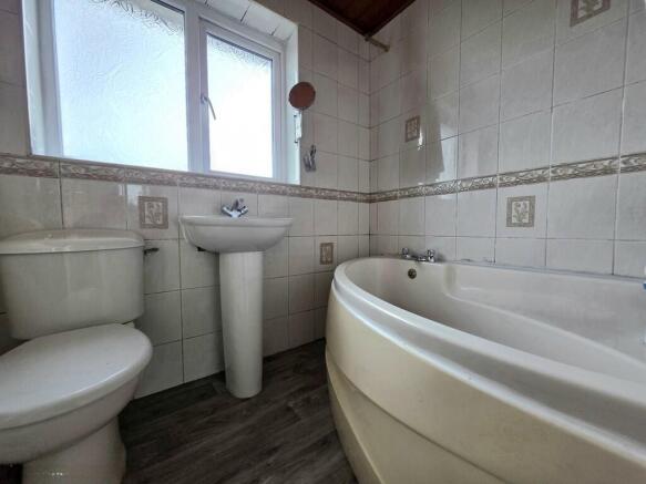 3 bed Semi-Detached to rent Image 4