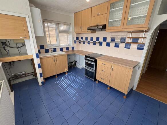 2 bed Apartment for sale Image 5