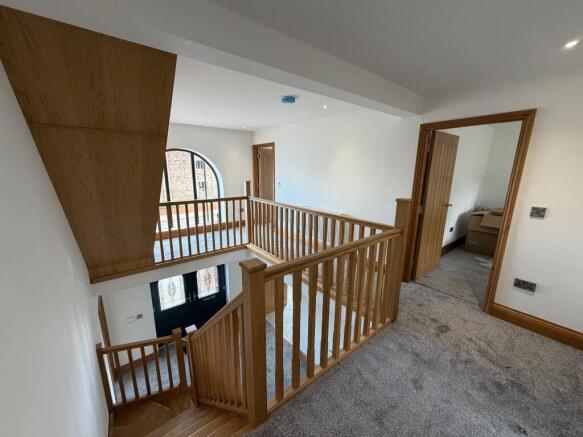 5 bed Detached to rent Image 11