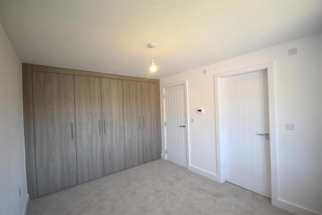 5 bed Detached for sale Image 5