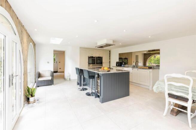 4 bed Detached for sale Image 5