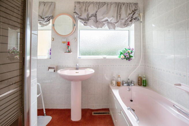 3 bed Detached Bungalow for sale Image 10