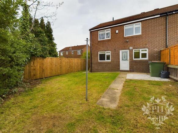 4 bed Semi-Detached to rent Image 12