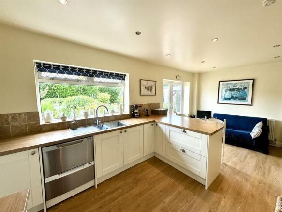 OPEN PLAN KITCHEN/DINER