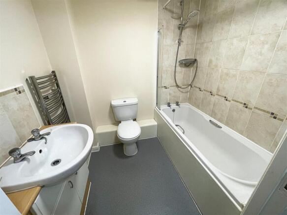 2 bed Apartment for sale Image 12