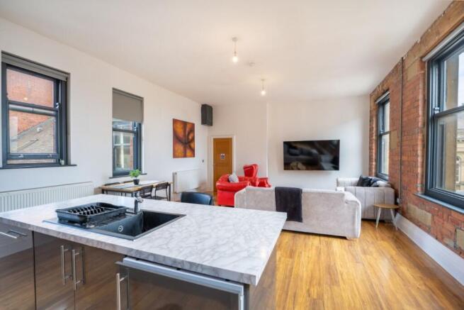 3 bed Apartment for sale Image 5