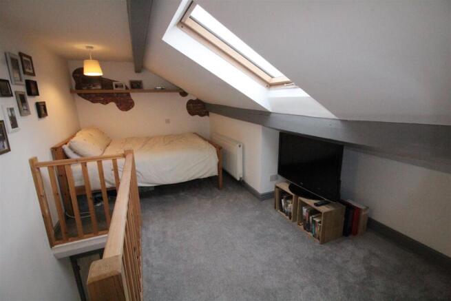 2 bed End of Terrace to rent Image 6