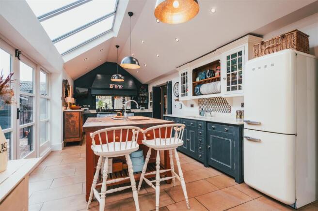 4 bed Detached for sale Image 7