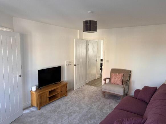 3 bed Semi-Detached to rent Image 7
