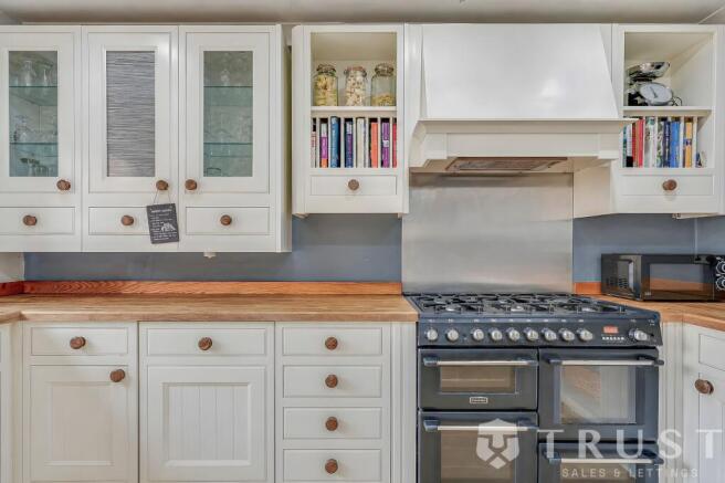 4 bed Semi-Detached for sale Image 7