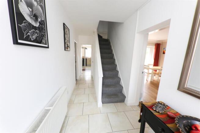 4 bed Semi-Detached for sale Image 4