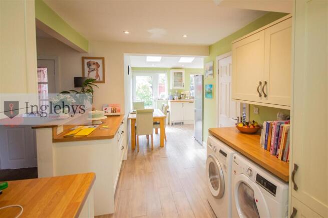 4 bed Semi-Detached for sale Image 4