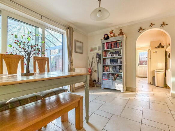 4 bed Detached for sale Image 6