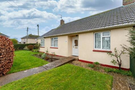 Extended bungalow in central Yatton